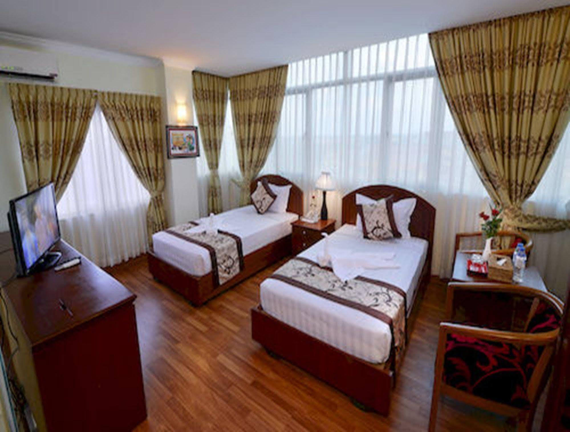 Millennium Hotel Yangon Extérieur photo
